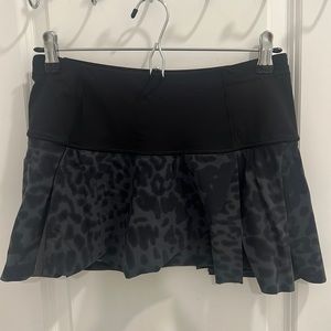 Lululemon black and gray leopard tennis skirt